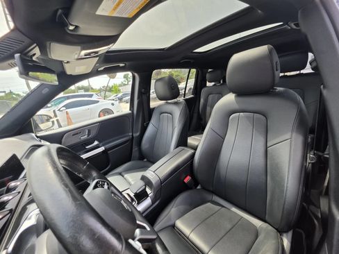 Used 2020 Mercedes-Benz GLB 250 4MATIC w/ Premium Package image 16