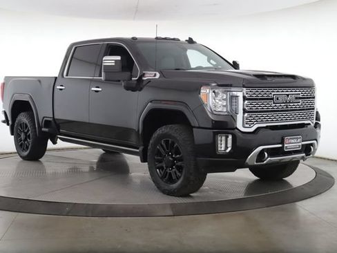 Used 2022 GMC Sierra 3500 Denali w/ Denali Black Diamond Edition AWD/4WD image 2