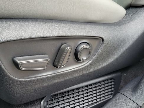 Certified 2025 Toyota Sienna XLE FWD image 19