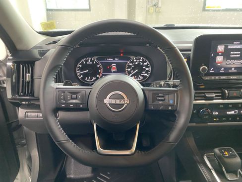 Used 2024 Nissan Pathfinder SV AWD/4WD image 24