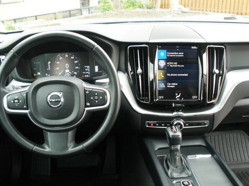Used 2018 Volvo XC60 T5 Momentum AWD/4WD image 34
