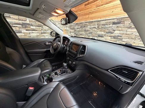 Used 2020 Jeep Cherokee Altitude image 13