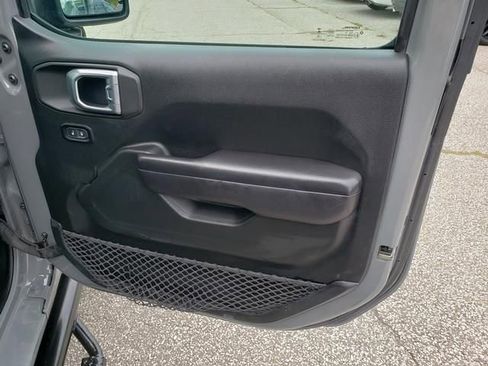 Used 2018 Jeep Wrangler Unlimited Sport S AWD/4WD image 17