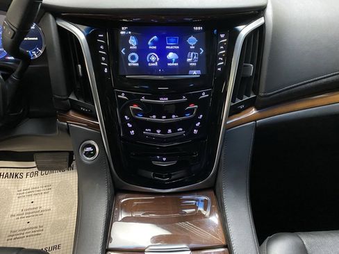 Used 2019 Cadillac Escalade Premium Luxury image 20