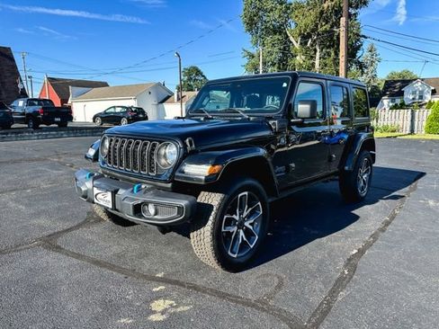 Used 2024 Jeep Wrangler Unlimited AWD/4WD image 3