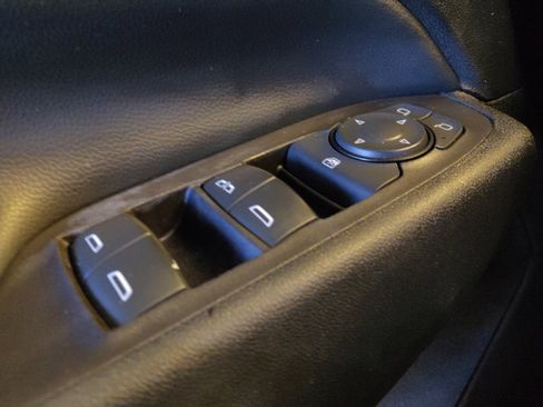 Used 2018 Chevrolet Equinox LT image 27