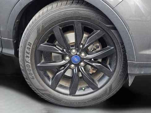 Used 2018 Ford Escape SE w/ SE Sport Appearance Package AWD/4WD image 17