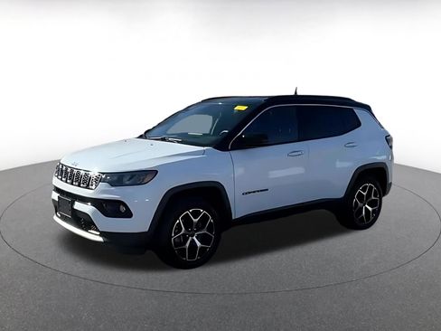 Used 2025 Jeep Compass Limited image 4