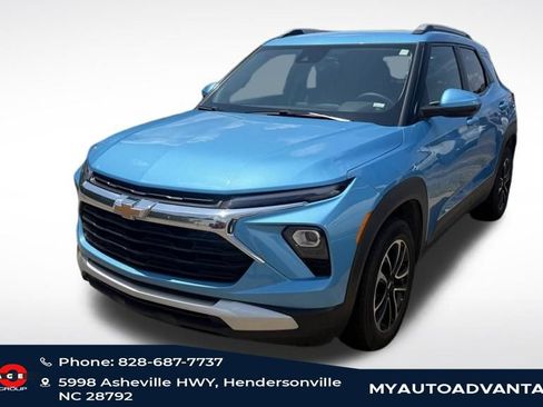Used 2025 Chevrolet TrailBlazer LT AWD/4WD image 2