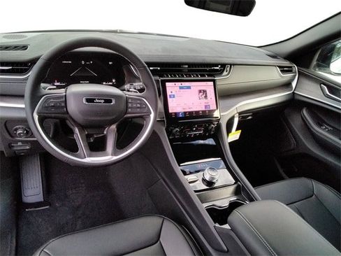 New 2025 Jeep Grand Cherokee Limited w/ Trailer Tow Package image 30