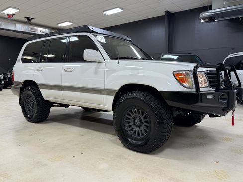 Used 2000 Toyota Land Cruiser image 2