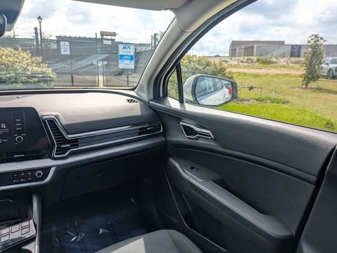 Used 2023 Kia Sportage LX AWD/4WD image 16