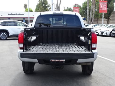 Certified 2022 Toyota Tacoma SR5 AWD/4WD image 15