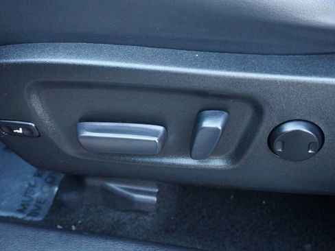 Used 2017 Toyota Highlander SE image 24