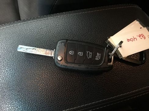 Used 2019 Hyundai Elantra GT image 14