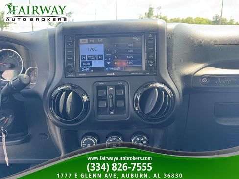 Used 2012 Jeep Wrangler Unlimited Sahara AWD/4WD image 21