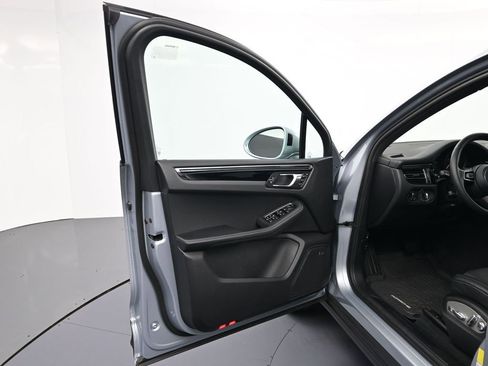Certified 2026 Porsche Macan image 16