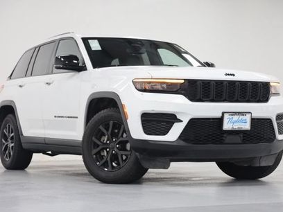 Used 2024 Jeep Grand Cherokee Altitude