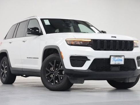 Used 2024 Jeep Grand Cherokee Altitude AWD/4WD image 1