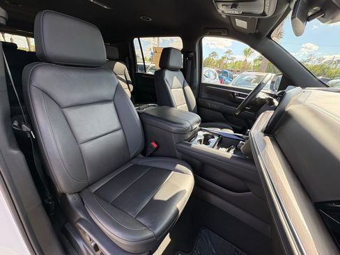 Used 2025 Chevrolet Suburban Z71 AWD/4WD image 27