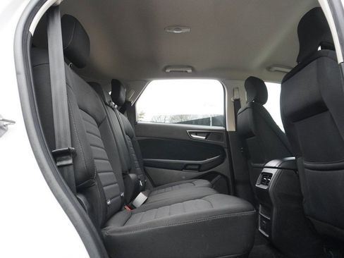 Used 2018 Ford Edge SE image 32