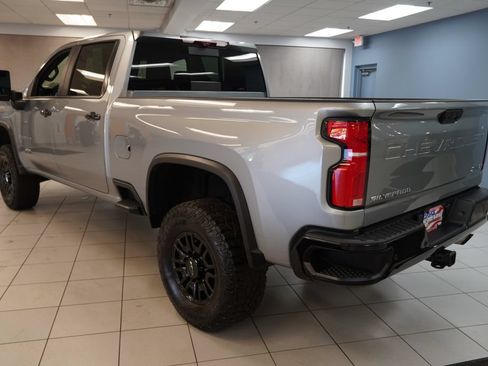 Used 2024 Chevrolet Silverado 2500 ZR2 w/ Technology Package AWD/4WD image 10