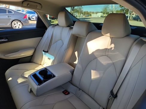 Used 2021 Toyota Avalon XLE image 10