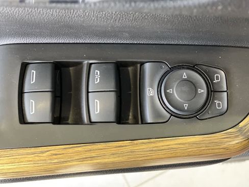 Used 2017 GMC Acadia Denali image 16