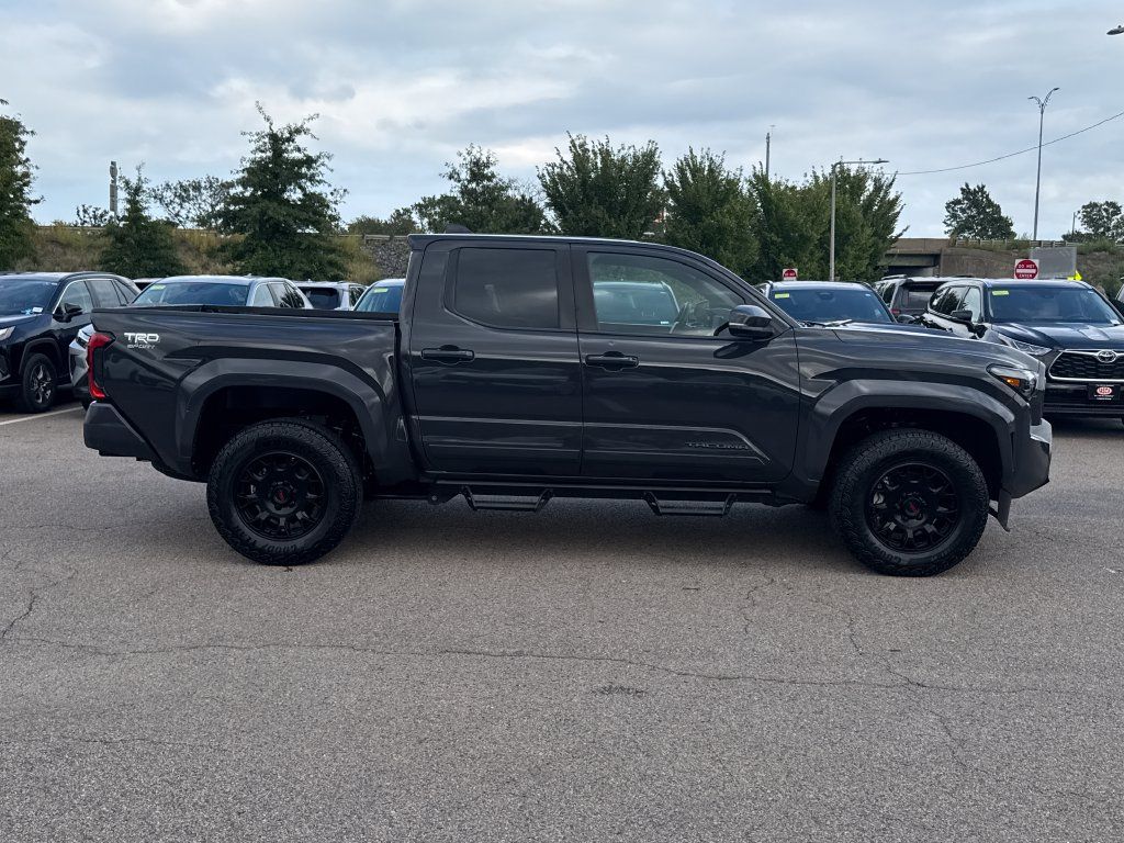 Used 2026 Toyota Tacoma TRD Sport w/ TRD Sport Upgrade Package AWD/4WD image 9