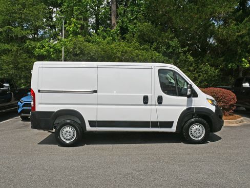 Used 2025 RAM ProMaster 2500 w/ Convenience Group FWD image 5