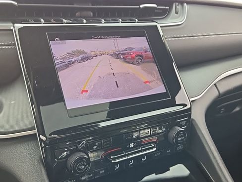 Certified 2025 Jeep Grand Cherokee Altitude image 23