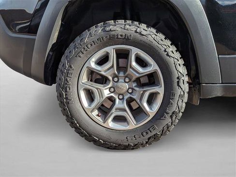 Used 2019 Jeep Cherokee Trailhawk w/ Comfort/Convenience Group image 23