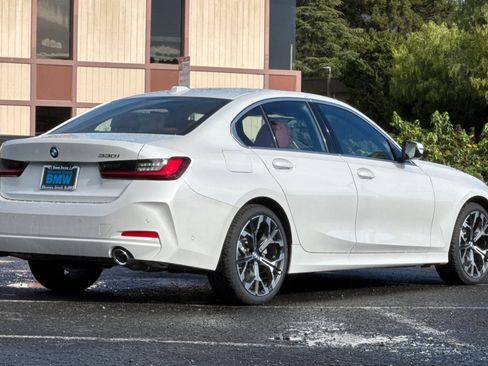 Used 2026 BMW 330i Sedan w/ Premium Package RWD image 9