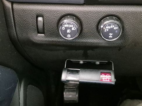 Used 2022 Chevrolet Colorado Z71 AWD/4WD image 16