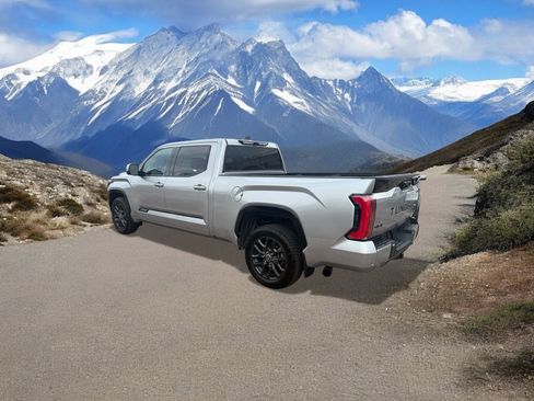 Used 2022 Toyota Tundra Platinum image 3