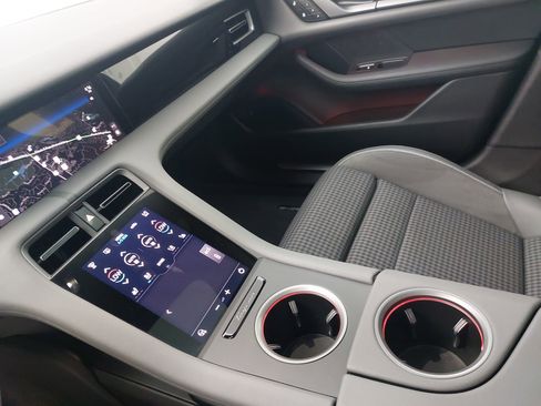 Certified 2025 Porsche Taycan AWD/4WD image 27