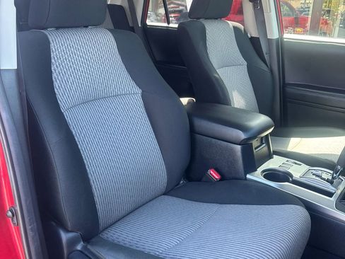Used 2020 Toyota 4Runner SR5 AWD/4WD image 19