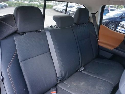 Used 2018 Toyota Tacoma SR5 RWD image 20