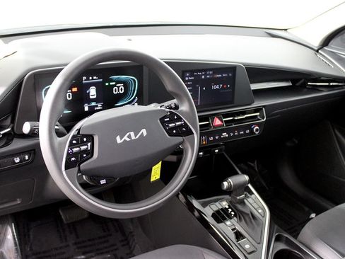 Used 2025 Kia Niro LX FWD image 7