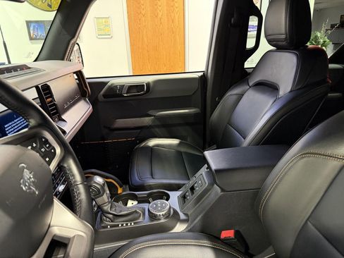 Used 2023 Ford Bronco Badlands image 13