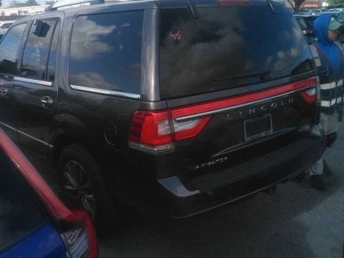 Used 2016 Lincoln Navigator Select RWD image 3