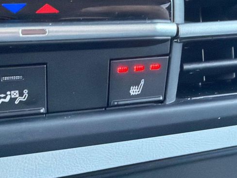 Used 2025 Toyota Sienna XLE image 22