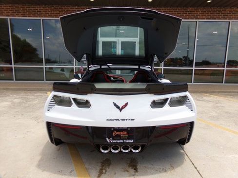 Used 2016 Chevrolet Corvette Z06 w/ 3LZ Preferred Equipment Group RWD image 11