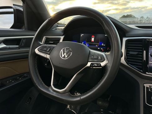 Used 2022 Volkswagen Atlas Cross Sport SE w/ Panoramic Sunroof Package image 21