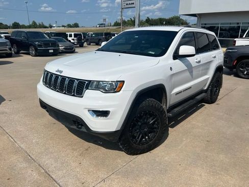 Used 2020 Jeep Grand Cherokee Laredo w/ Quick Order Package 2BN North AWD/4WD image 2