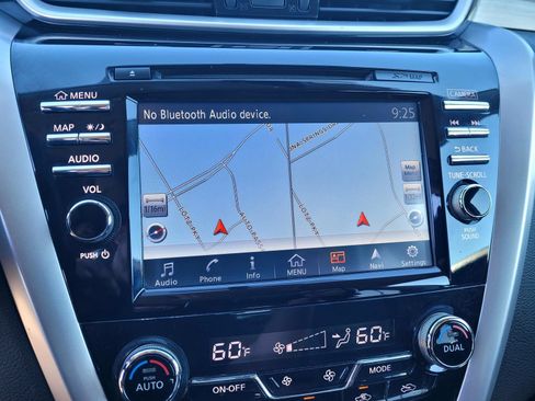 Used 2015 Nissan Murano SL w/ SL Technology Package FWD image 16