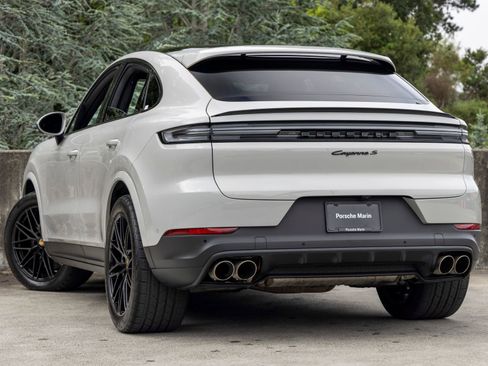 Certified 2024 Porsche Cayenne S AWD/4WD image 3