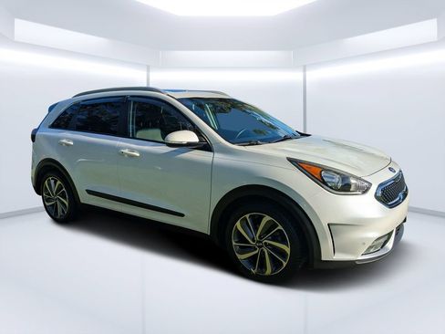 Used 2018 Kia Niro Touring FWD image 1