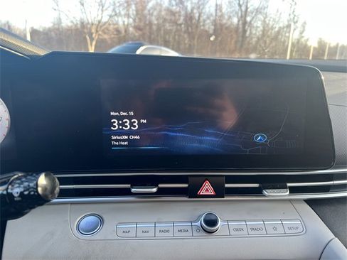 Used 2023 Hyundai Elantra Limited image 25