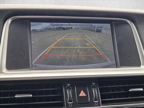 Used 2020 Kia Optima LX image 10